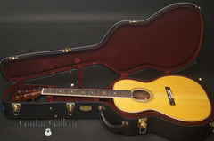 Martin SS-00L Art Deco guitar inside case