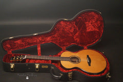 Doerr Legacy Select guitar inside case