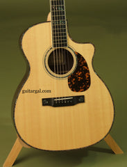 Larrivee Guitar: Used Indian Rosewood OMV-10 with pickup