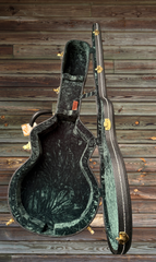 Froggy Bottom M dlx Koa guitar case interior