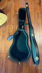 Harptone Classic 0 guitar case green interior