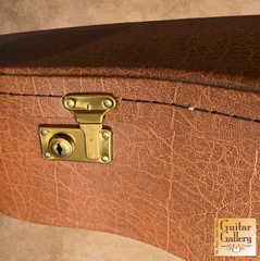 Harptone Legacy Vintage Brown D guitar case lock