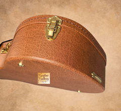 Harptone Legacy Vintage Brown D guitar case end view