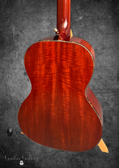 Heindel 00 guitar figured mahogany back
