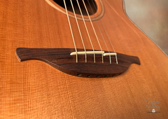 Lowden O23x custom Walnut guitar rosewood, pinless bridge