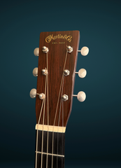 Martin D18 Auth 1937 guitar headstock