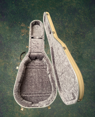Michaud OM-R TREE Mahogany guitar case interior