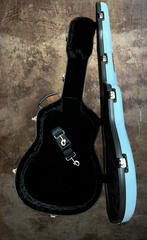 Calton Ltd Ed Dresden Blue 000-12 fret guitar case Interior