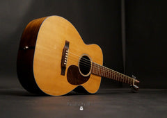 1944 Martin 0-18 guitar glam shot