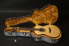 Alberico OM guitar inside Calton case