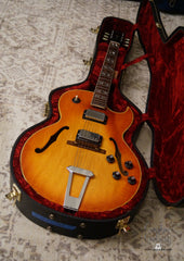 Gibson ES-175D archtop inside case