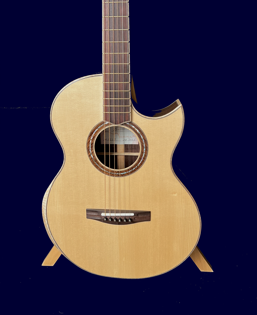 Mannix OM-12 fret guitar Sitka spruce top
