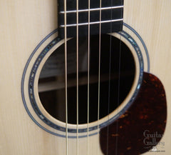 Froggy Bottom Guatemalan model M guitar abalone rosette