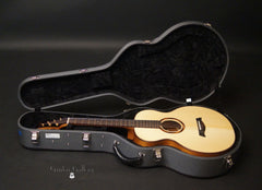 Osthoff FS-12 guitar inside case