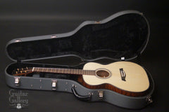 Osthoff OM The TREE Mahogany guitar inside case