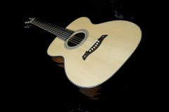 Osthoff Twin OM 45 Guitar glam shot