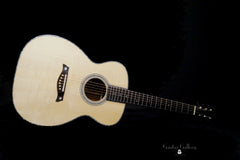 Osthoff Twin OM 45 Guitar glam shot