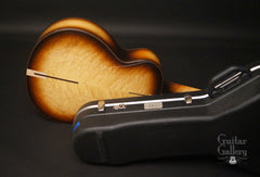 Pellerin Jumbo Guitar with case