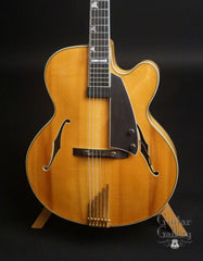 Santa Cruz archtop guitar Sitka Spruce top