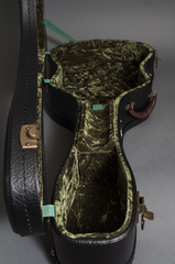 Original Case Company OM/000 guitar case interior