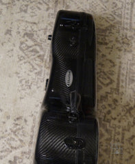 Traugott R cutaway guitar case side view
