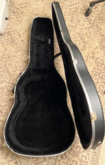 Zimnicki OM guitar case interior