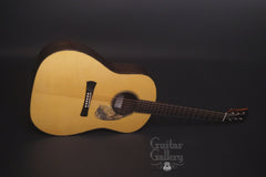 Brondel D1 guitar glam shot