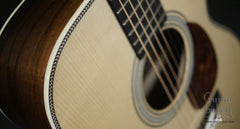 Dudenbostel OM-28 guitar detail