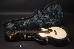 Froggy Bottom M Dlx Cutaway guitar inside case