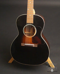 Vintage Gibson L-00 guitar sunburst top