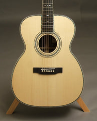Moonstone 000-42 guitar