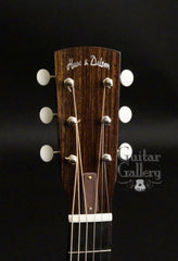 Huss & Dalton 000 guitar headstock