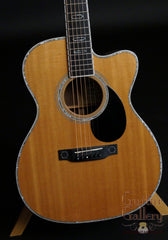 Martin OMC Aura Guitar