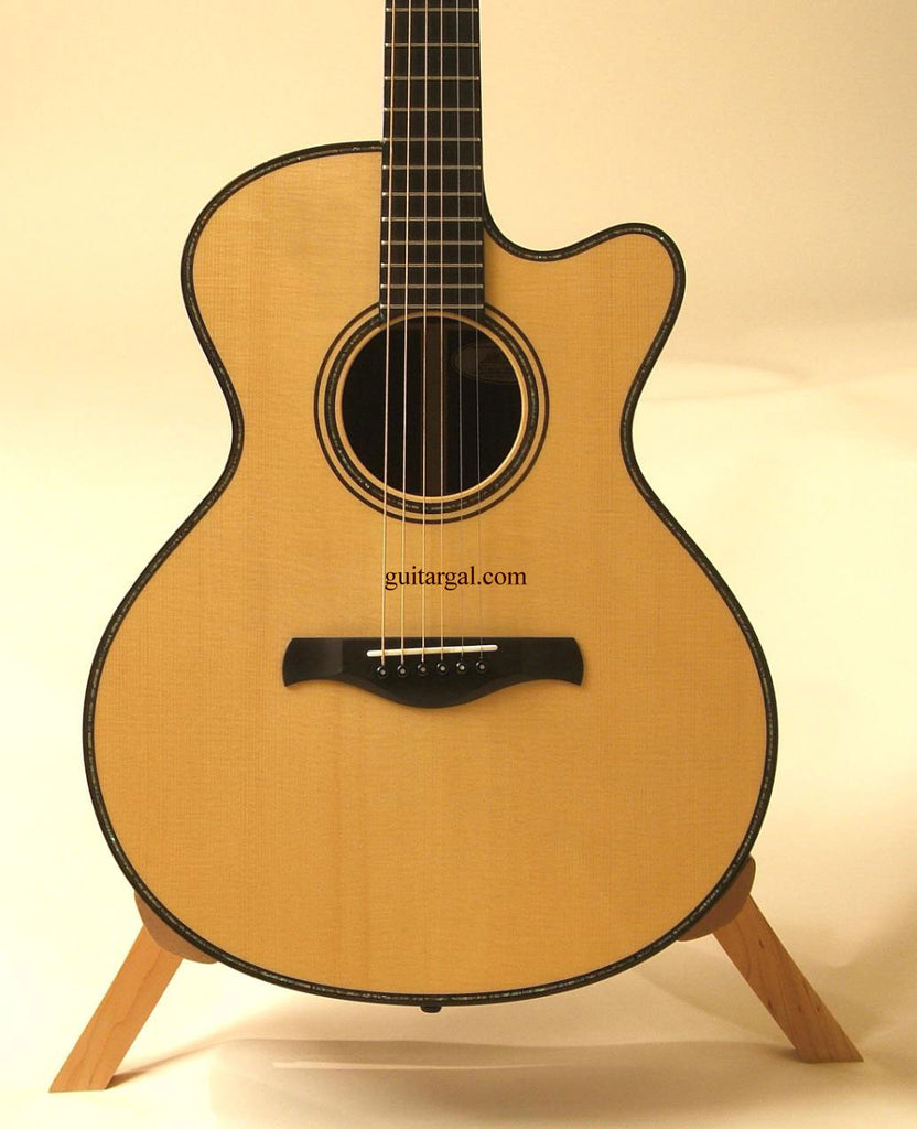 TRAUGOTT Guitar: Used Brazilian Rosewood R Cutaway