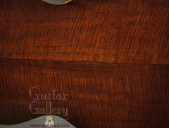 Santa Cruz Guitar: Used Mayan Walnut Sunburst OM