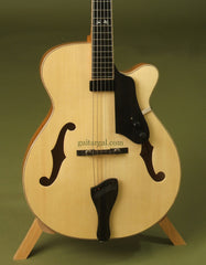 Hewett Guitar: Blonde Archtop