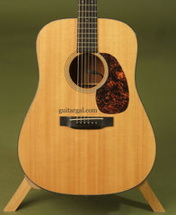 Martin Guitar: Aging Toner on Top D-18V