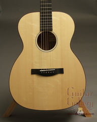 Santa Cruz Guitar: Used Fiddleback Mahogany OM