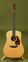 Martin Guitar: Aging Toner on Top D-18V