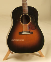 Gibson Guitar: Vintage Sunburst J-45