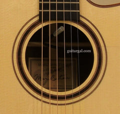 Beneteau Guitar: Used Braziiian Rosewood Concert Standard