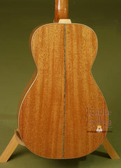 Froggy Bottom Guitar: Mahogany P12 Deluxe