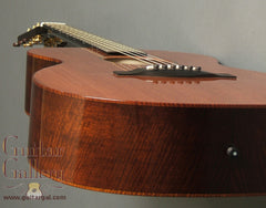 Santa Cruz Guitar: Used Mayan Walnut Sunburst OM