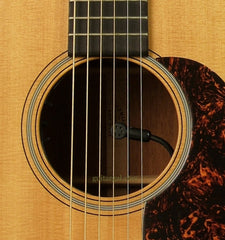 Martin Guitar: Aging Toner on Top D-18V