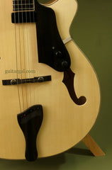 Hewett Guitar: Blonde Archtop