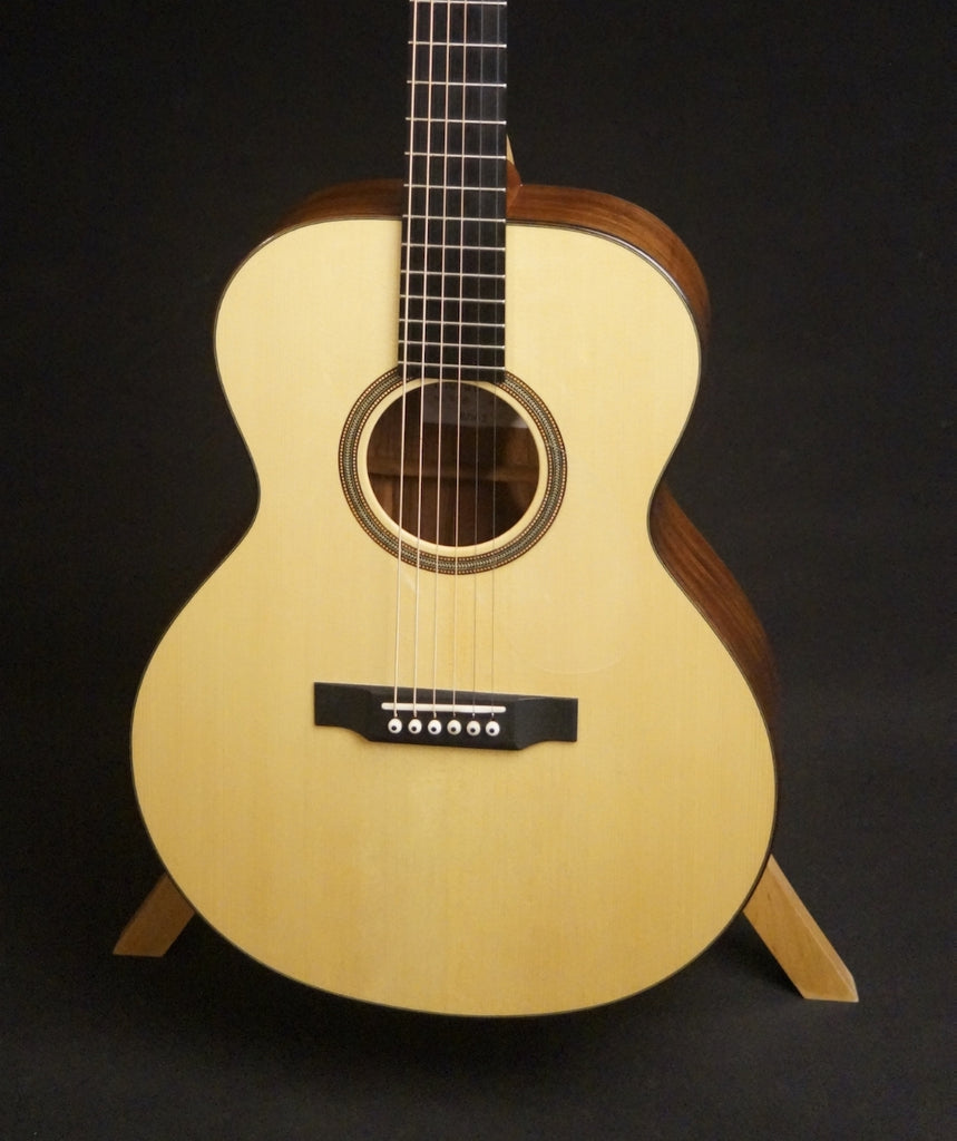 Rein RJN-3 guitar at Guitar Gallery