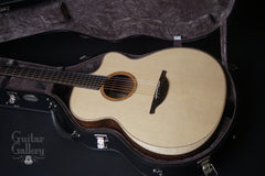 Lowden Ltd Ed O50c 2018 Winter guitar inside case